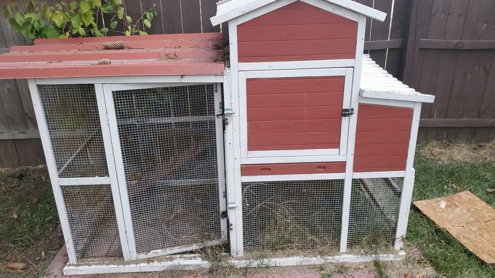 Wooden Chicken Coop / Rabbit Hutch – Dual-Level Red Barn Style