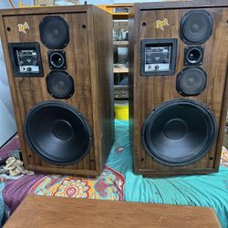Cerwin-Vega D-9 Speakers