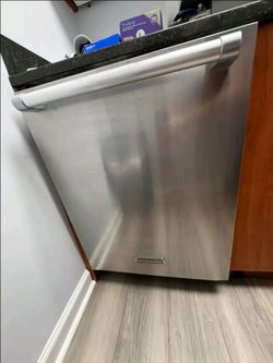Good as new Kitchen Aid Dishwasher