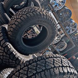 Ruedas y neumáticos