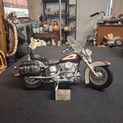 Franklin Mint Harley Davidson Heritage Softail Classic Motorcycle Diecast 1:10 Scale Premium Highly Detailed