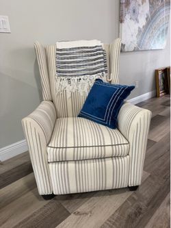 Set of 2 Elegant Wingback Accent Chairs