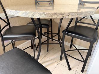 Round kitchen table * must P/U