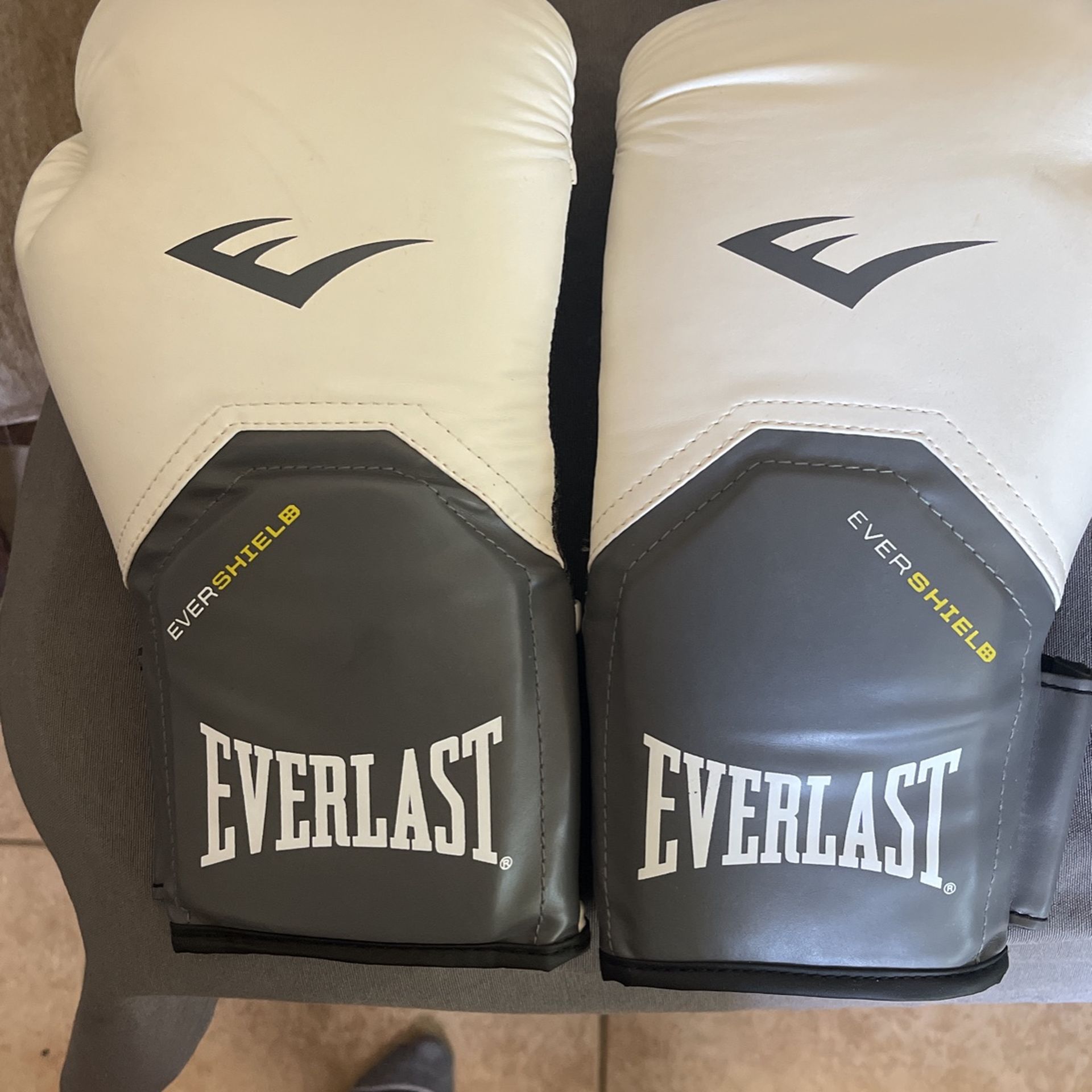 Boxing Gloves 12 Ounces