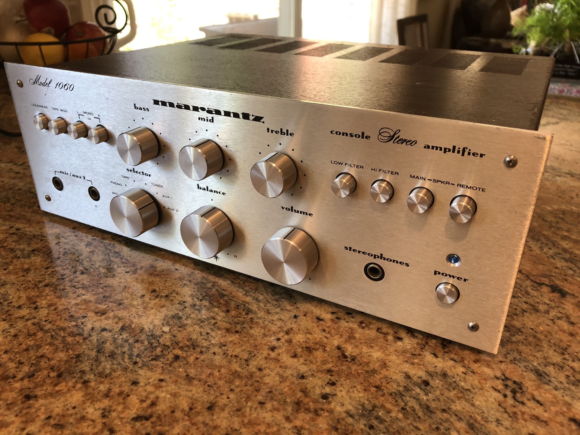 Marantz Model 1060 vintage integrated amplifier