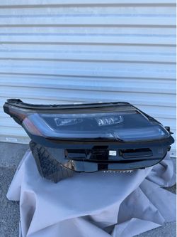 OEM 2018–2024 Range Rover Velar RH Passenger LED Headlight N8A2-13W029-FC Valeo