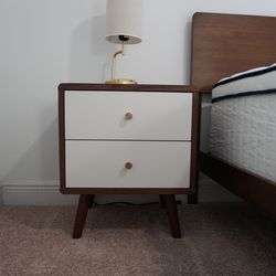 Modern 2-Drawer Wood Nightstand – Like New!