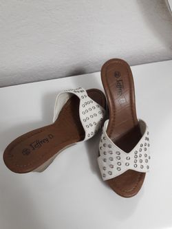 Women's white heels size 6 and half. Used in good condition.