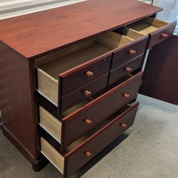 Dresser. Free delivery 👍