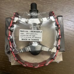 Wellgo Brand Red Bear Trap Pedals Size 1/2 Inch 