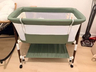 Green bassinet