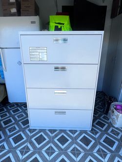 Metal cabinet