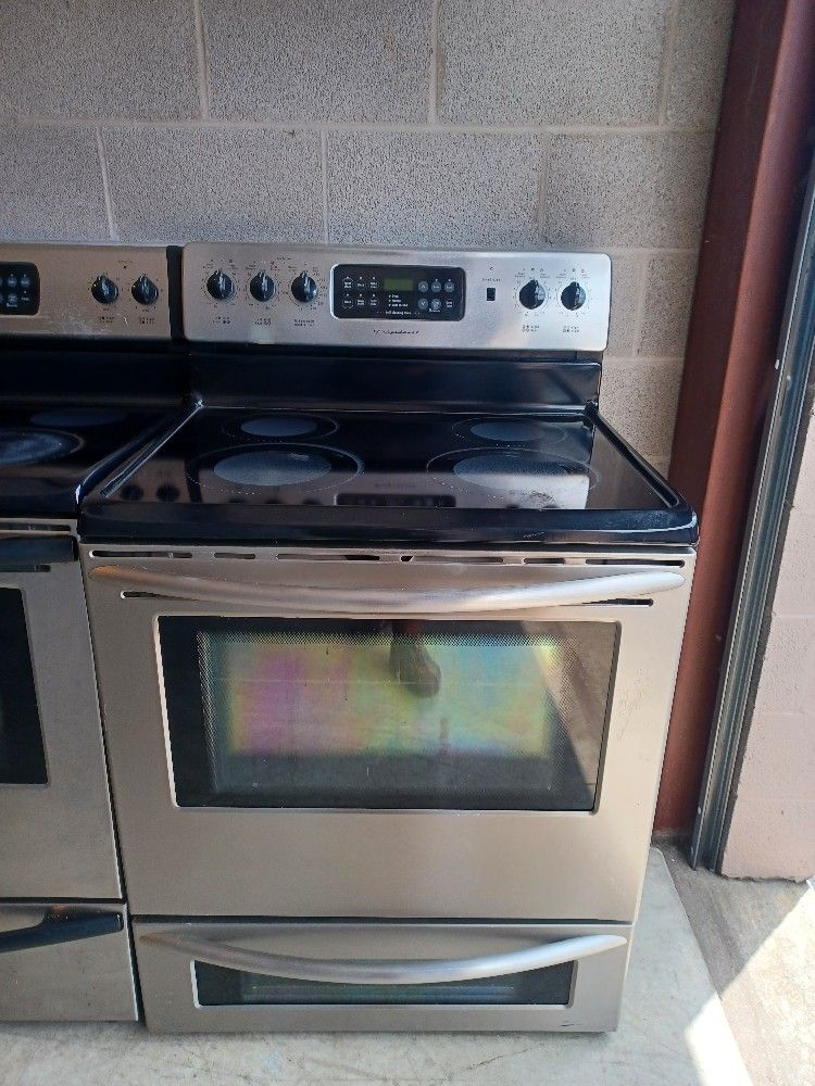 Frigidaire Glasstop Stove for Sale in Hendersonville, TN OfferUp
