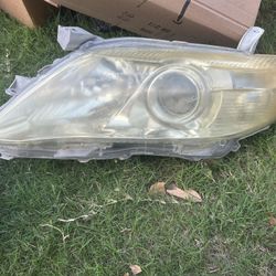 2010 2011 Toyota Camry Right Passenger Headlight OEM