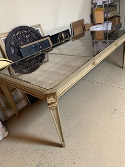 Dining Table With Shagreen Glass Top & Elegant Legs, 60–78"
