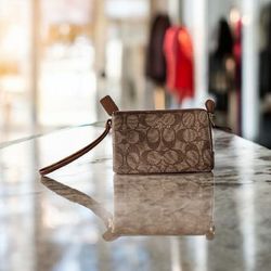 Coach  VINTAGE Small Wristlet Brown Beige Signature C Monogram Canvas Leather 6.25"x4"