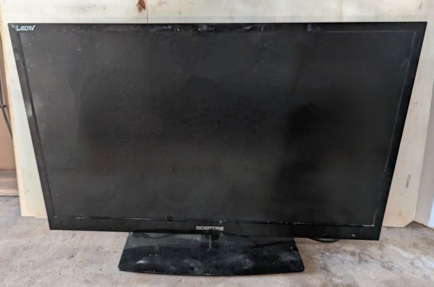 32" Class TV And Roku