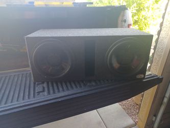 12in insignia speakers with ported box, 1 speaker not working
