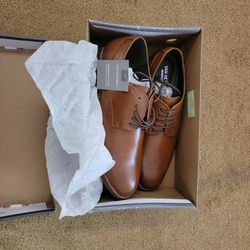 Size 10 Van Heusen Cognac Garrett Dress Shoe NEW IN BOX