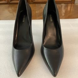 Guess GWSEANNA Black Upper Leather Pumps - Like New - Size 8M