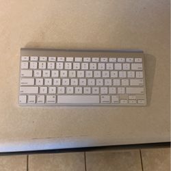Apple Keyboard Blue Tooth 
