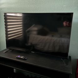 40” TV W Roku 