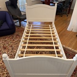 Pottery Barn Kids Catalina Bed in Simply White, Twin Size