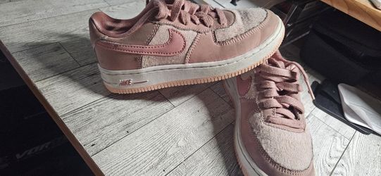Girl Nike