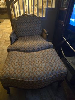 Chair with puff