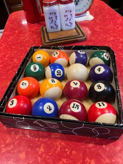Vintage billiard balls/pool balls