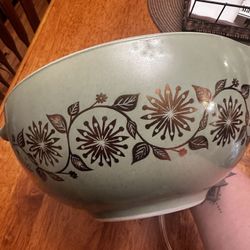 Vintage 1962 Pyrex With Lid - Sage Green And Gold