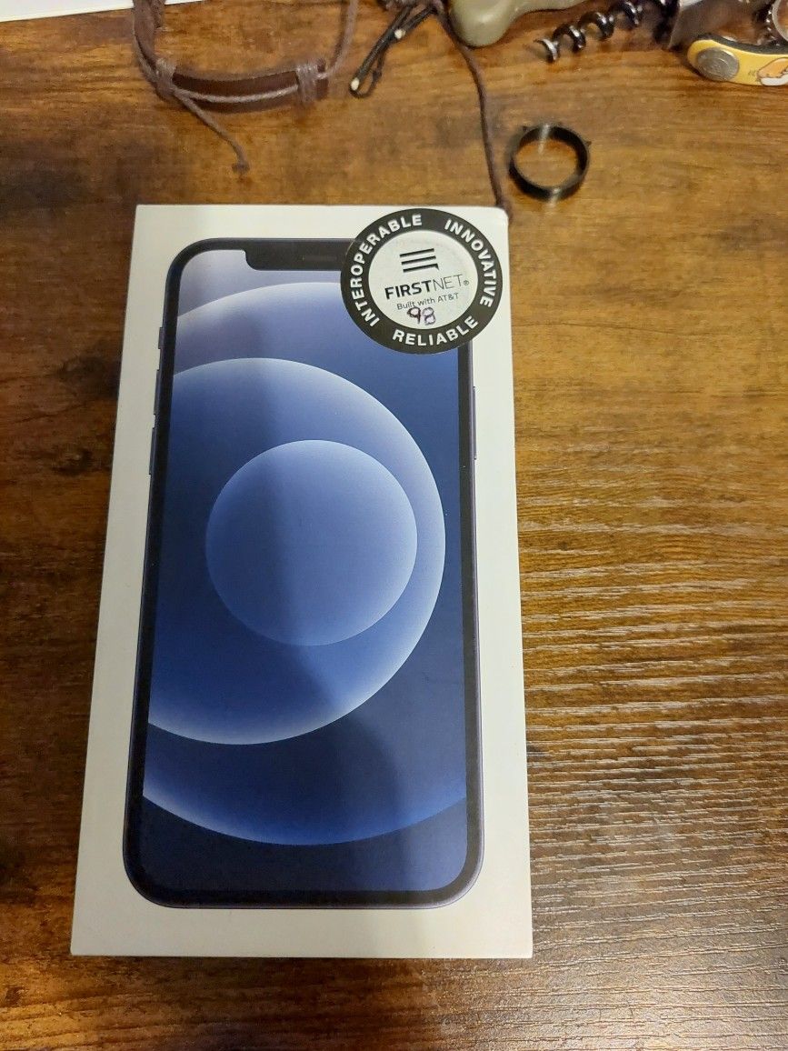 Second Black Apple Iphone XR (64GB) * Unlocked *