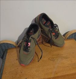 Reebok Low-Top Sneakers Olive Green
