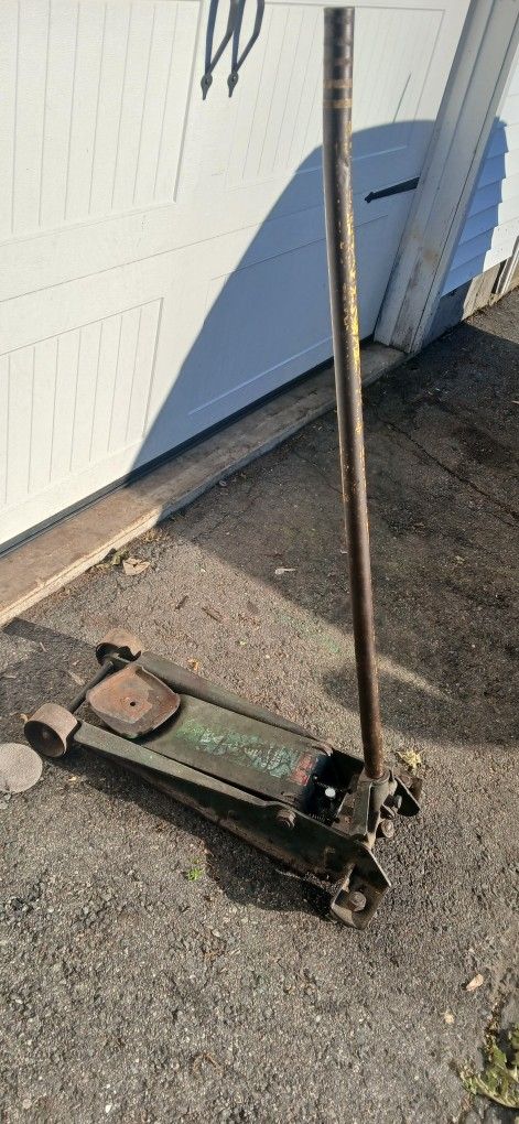Walker 93632 Hydraulic Pump Jack