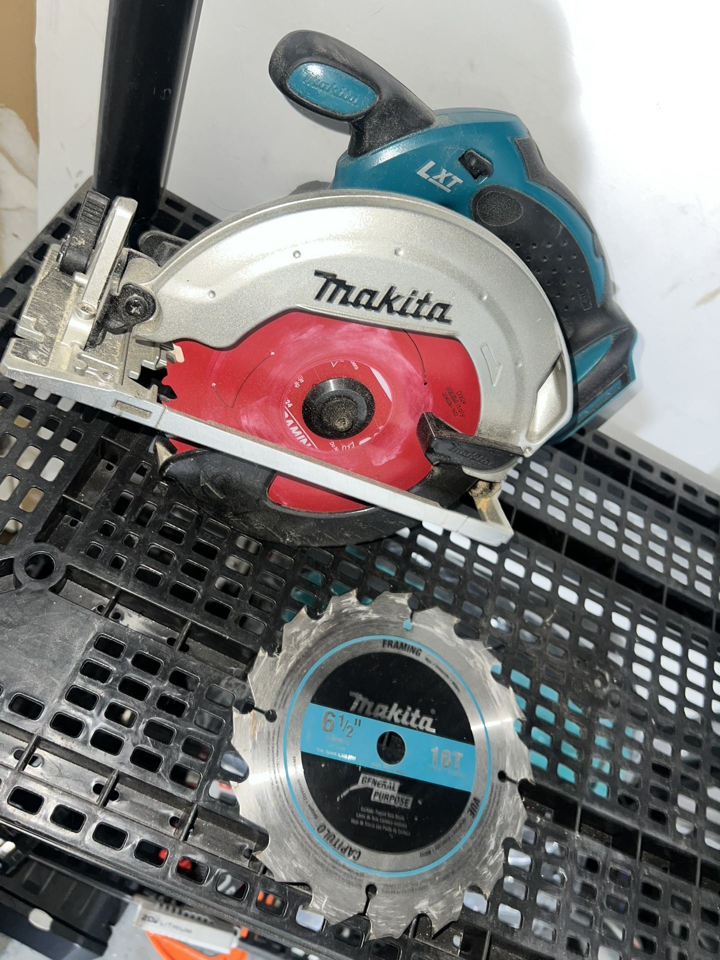 Cordless 6-1/2 in. Lightweight Circular Saw w/ 2 Saw Blades