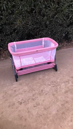 Pink Bassinet (like new)