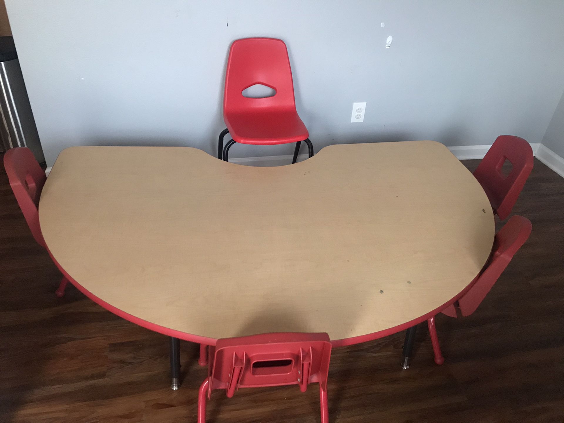 Large kids table w/8 chairs and teacher chair