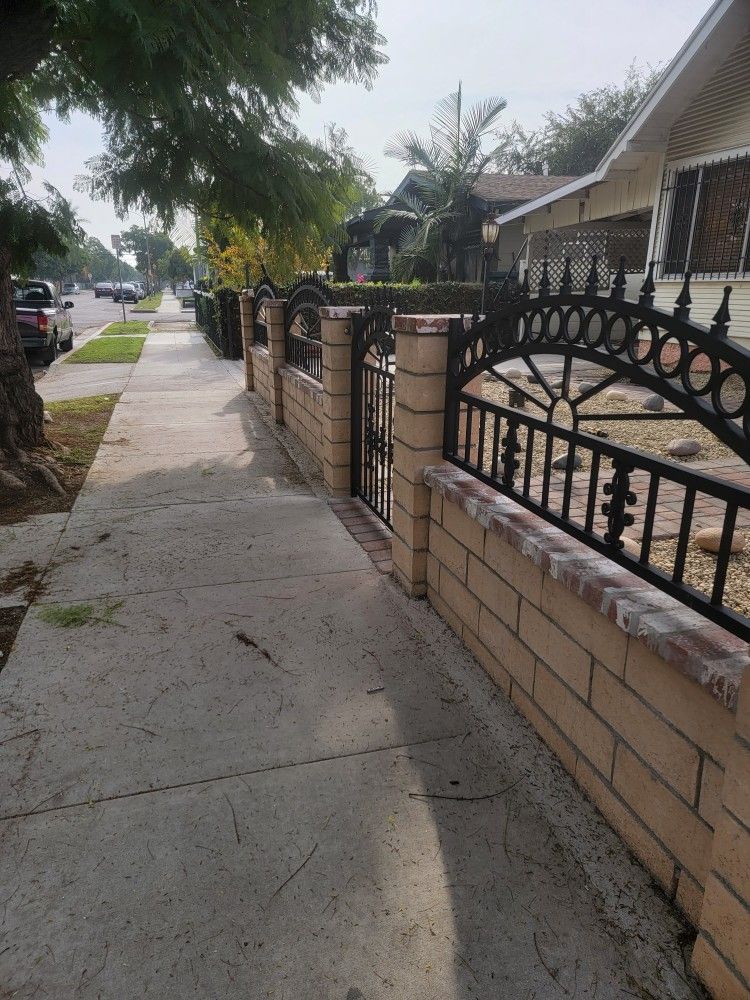 HDS FENCES DOORS