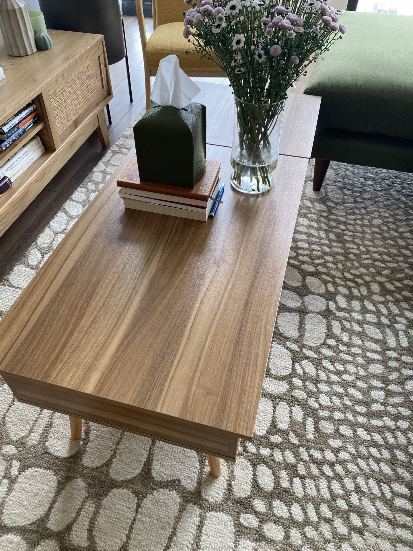 Light Brown Lift-up Coffee Table