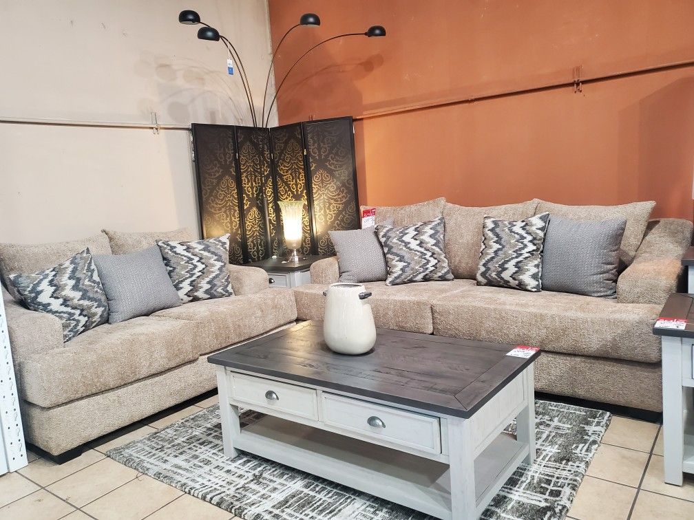 2pc Sofa And Loveseat With Deep Cushions