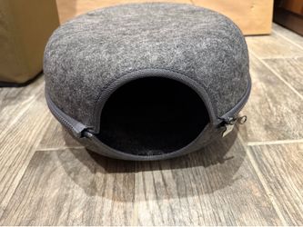 NEW Cat Cave Bed / Cat House – Never Used