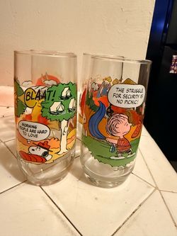 Vintage looney toons and Peanuts glasses set of 4