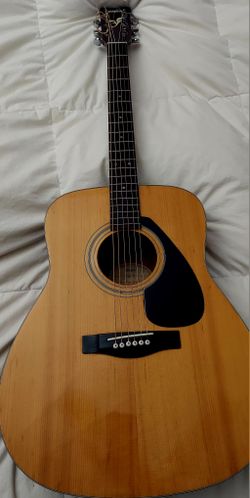 Yamaha FG411 Acoustic Guitar
