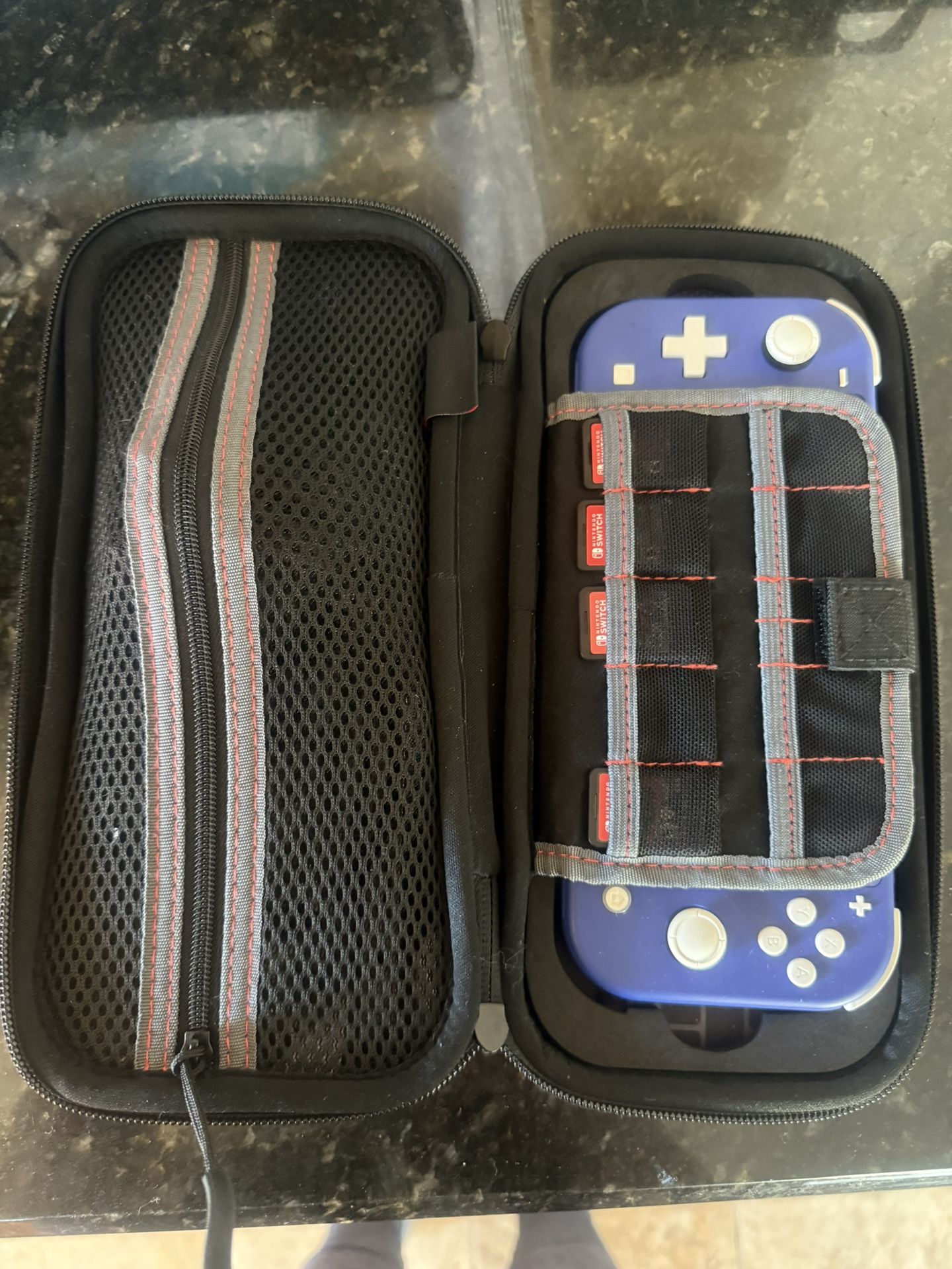 Switch Lite, 3 Games And Carry Case