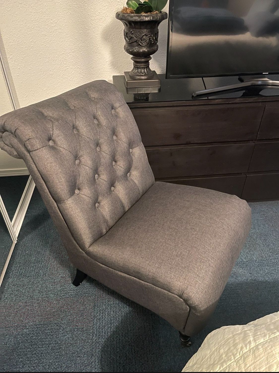 Tufted Gray Fabric Chair 