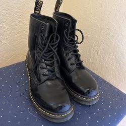 Doc Marten Boots (womens size 9) New