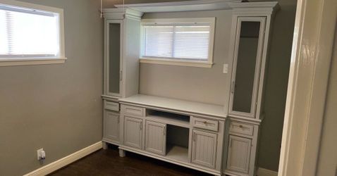 Cabinet/ Shelves/ Entertainment enter