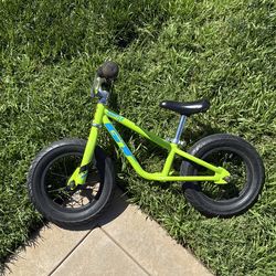 Kids “GT shuffle” strider bike