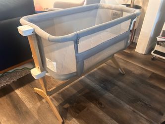 Newton Bedside Bassinet.
