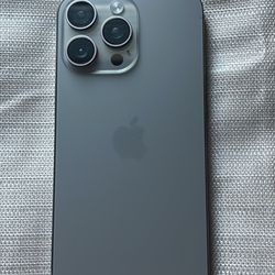 iPhone 15 Pro Max 